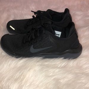 Black Nike Free Runs